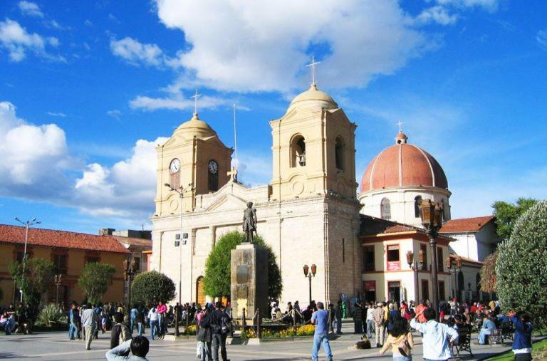 Casa Blanca Hospedaje Huamancaca Exterior photo
