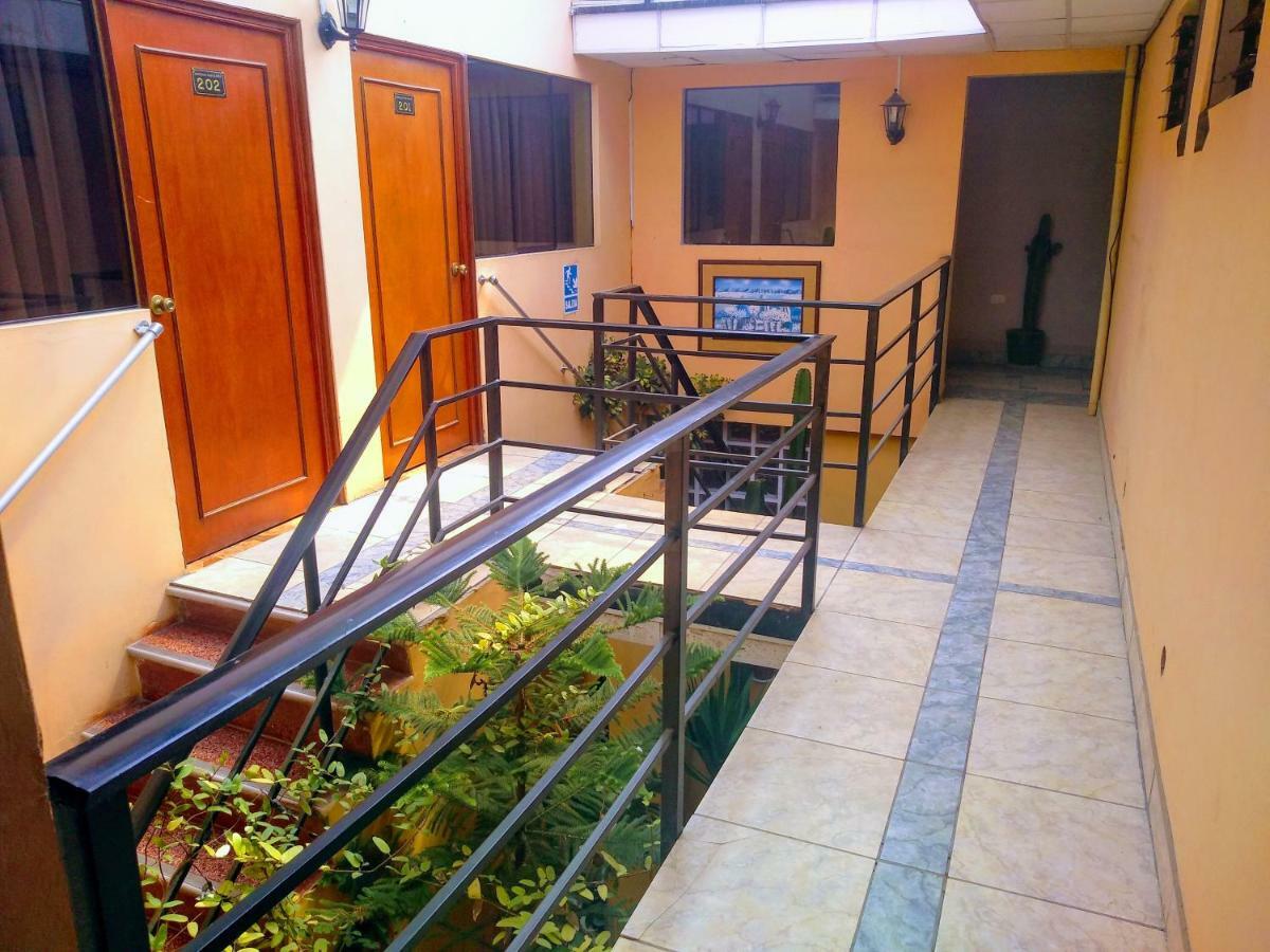 Casa Blanca Hospedaje Huamancaca Exterior photo